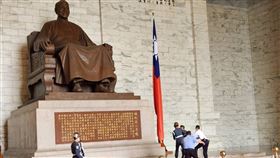 台灣國成員又大鬧中正紀念堂。（圖／民眾提供）