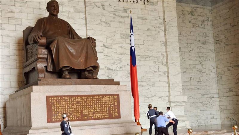 蔣介石銅像遭漆彈槍射擊　陳建仁回應了