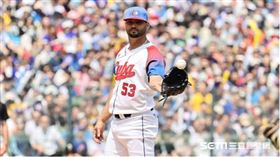 樂天桃猿洋將雷法初登板  大讚台灣水果全世界最棒！