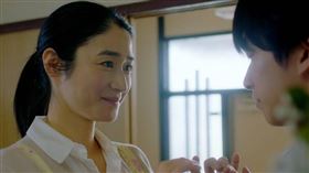 指尖上綻放的愛:小雪只花一週就完美學習盲人點字機與指背點字。