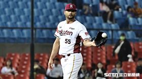 ▲樂天桃猿洋投雷法。（圖／記者劉彥池攝影）