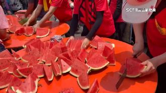 瘋媽祖吃飽飽！信眾提供香客450斤西瓜