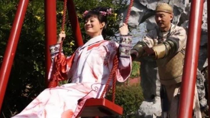 甄嬛在御花園營造1情境！皇上興奮極了