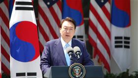 尹錫悅：美韓將成立核磋商小組南韓總統尹錫悅表示，美韓將成立核磋商小組（NCG），制定具體計畫以運作新的擴展嚇阻系統，美韓將分享關於因應北韓挑釁的核武器與戰略武器運作計劃資訊。中央社記者江今葉華盛頓攝  112年4月27日