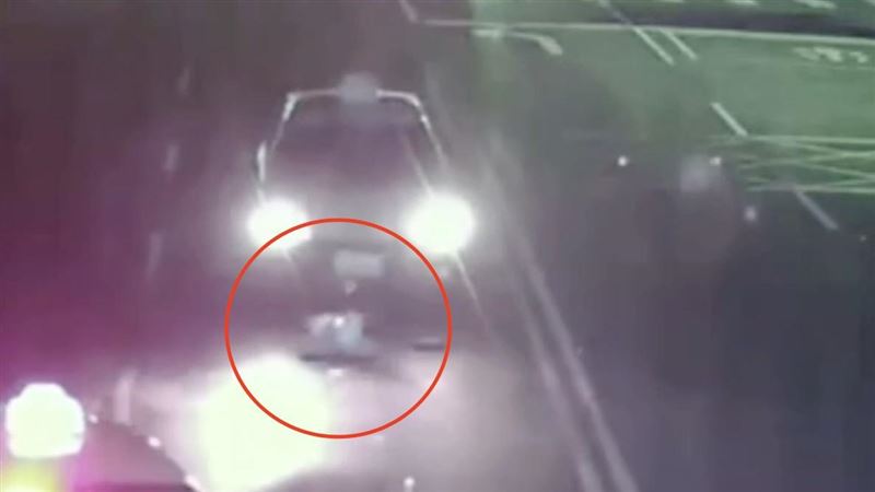 幽靈倒路中「只有上半身」她一看竟請上車