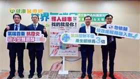 台灣胸腔暨重症加護醫學會集百位醫師經驗，提醒民眾若出現氣喘4大症狀「久咳不癒、咳嗽咻咻聲、胸口緊、反覆出現感冒症狀」，應及早就醫。