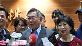 柯文哲自美返台，「神秘嘉賓」妻子陳佩琪現身機場接機。（圖／民眾黨提供）