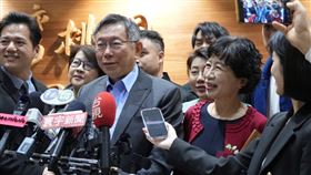 柯文哲自美返台，「神秘嘉賓」妻子陳佩琪現身機場接機。（圖／民眾黨提供）