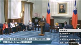 0428法國參議院副議長暨友台小組主席李察（Alain Richard）拜會蔡英文（圖／翻攝自蔡英文臉書直播）