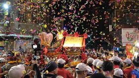 ▲萬人恭迎大甲媽。彩帶滿天場面十分感動。（圖／翻攝自大甲鎮瀾宮官方粉絲團）