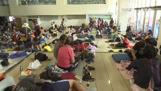 開放大甲媽香客休息　縣府中庭萬人共宿