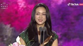 湯唯二度封后。（圖／翻攝自微博）