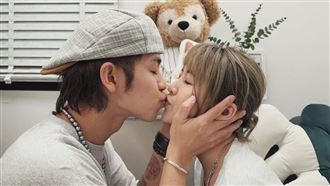 鼓鼓生日首認愛放閃　親吻大元謝10年陪伴