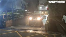 調查局人員訊後將金錢豹創辦人袁昶平移送至台中地檢署複訊。（圖／翻攝畫面）