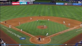 ▲小熊縮小內野防守圈，結果被擊出再見安打。（圖／翻攝自MLB官網）