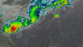強雷雨帶近台時間曝！3地「溫度暴跌10度」　陽光露臉等這天。（圖／翻攝自台灣颱風論壇｜天氣特急臉書）