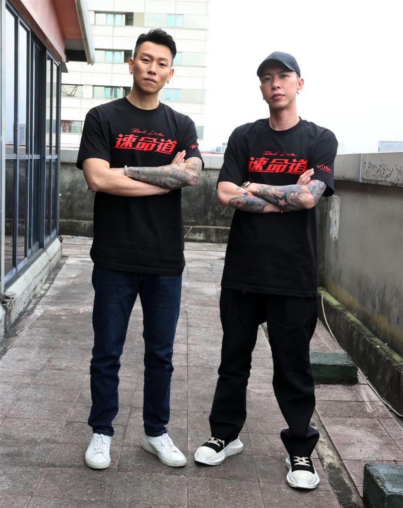 「速命道」導演柯有謙頑童「瘦子」（E.SO）、「小春」（Kenzy）三立新聞網專訪。（記者邱榮吉/攝影）