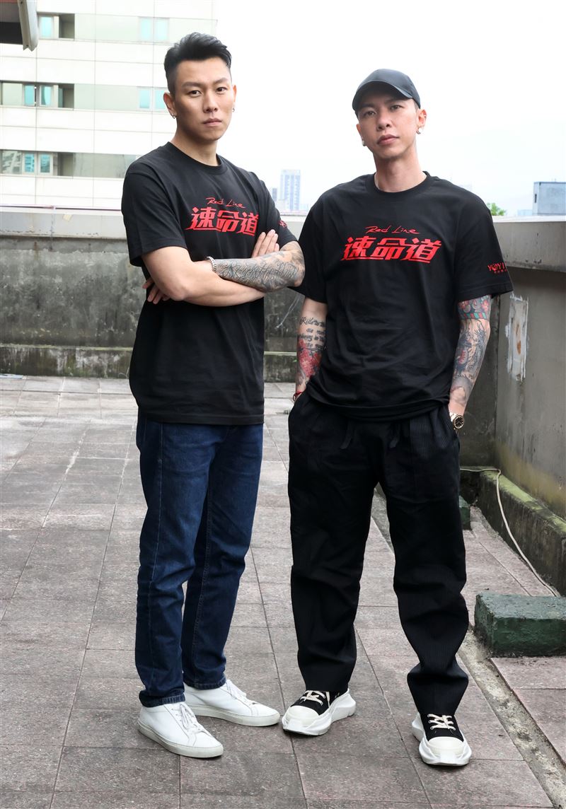 「速命道」導演柯有謙頑童「瘦子」（E.SO）、「小春」（Kenzy）三立新聞網專訪。（記者邱榮吉/攝影）