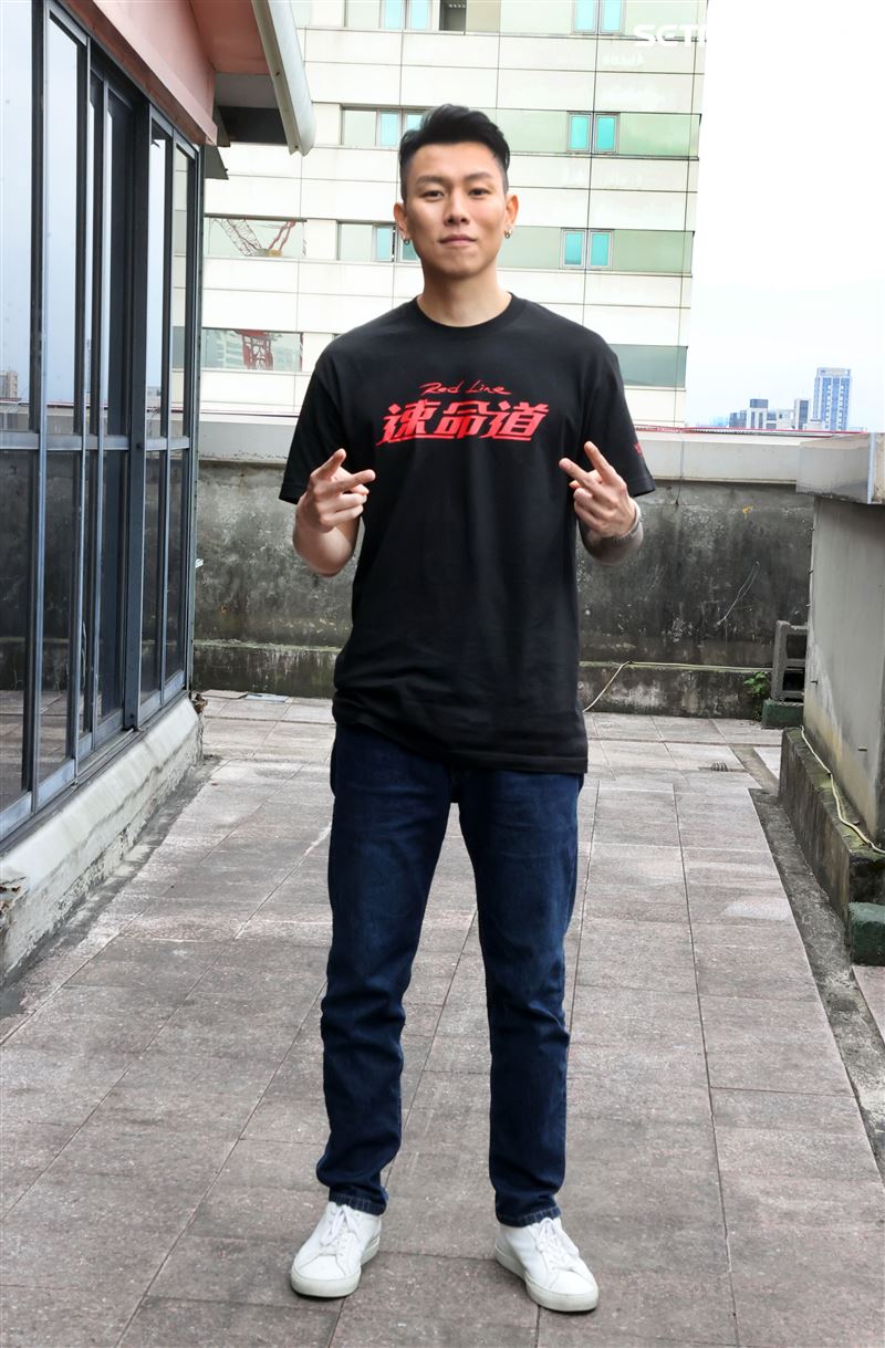 「速命道」導演柯有謙頑童「瘦子」（E.SO）、「小春」（Kenzy）三立新聞網專訪。（記者邱榮吉/攝影）