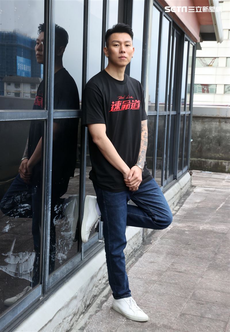 「速命道」導演柯有謙頑童「瘦子」（E.SO）、「小春」（Kenzy）三立新聞網專訪。（記者邱榮吉/攝影）