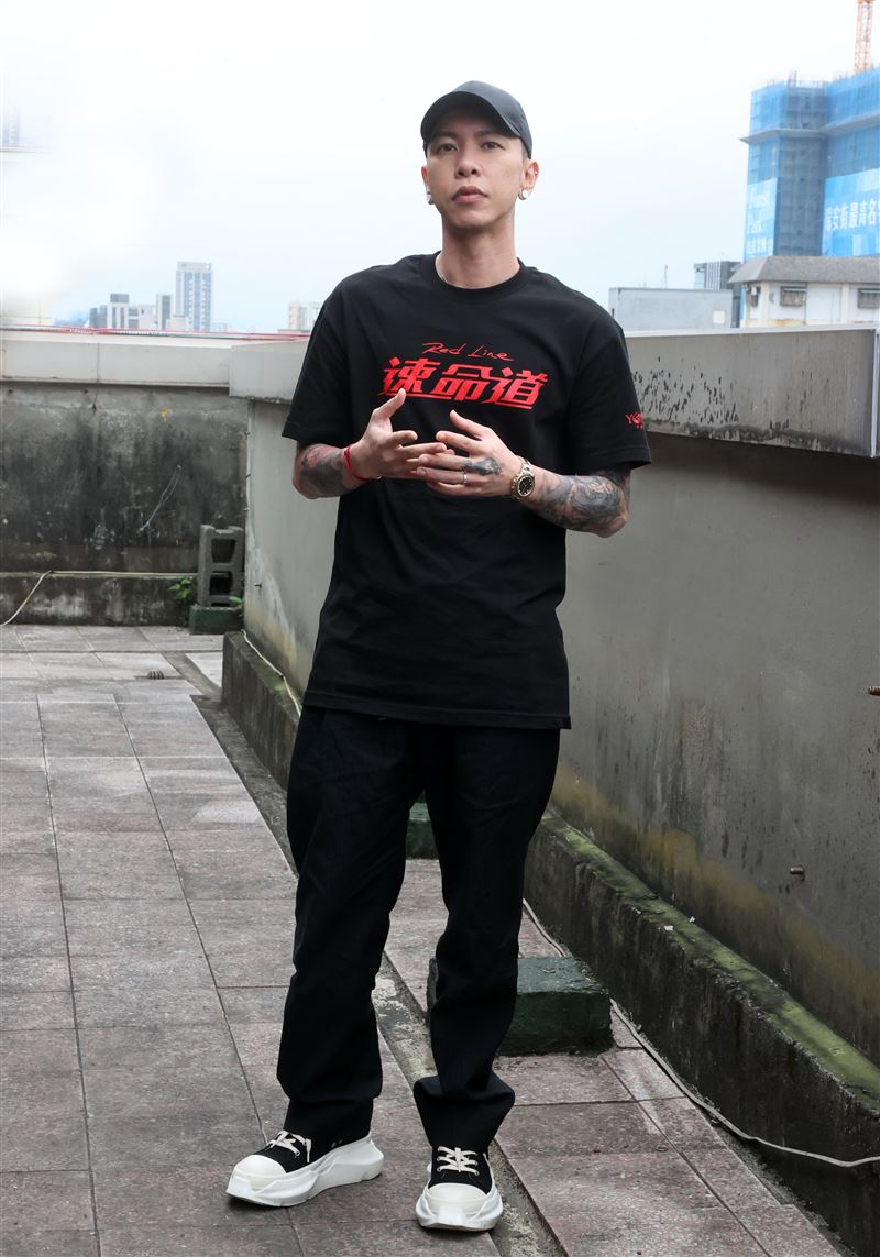 「速命道」導演柯有謙頑童「瘦子」（E.SO）、「小春」（Kenzy）三立新聞網專訪。（記者邱榮吉/攝影）