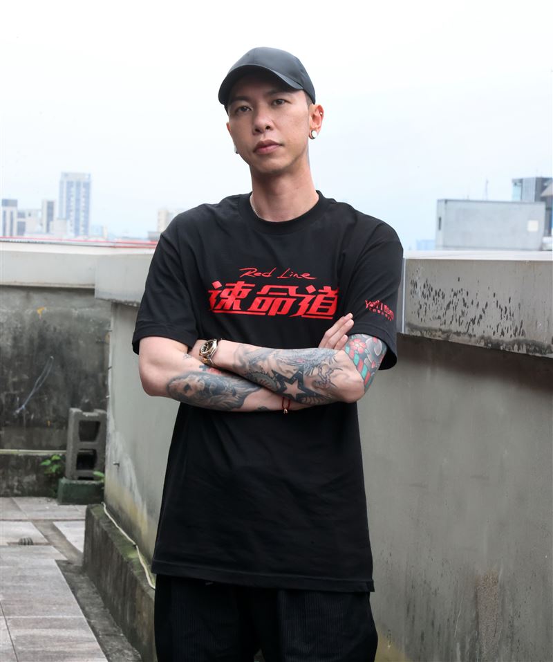 「速命道」導演柯有謙頑童「瘦子」（E.SO）、「小春」（Kenzy）三立新聞網專訪。（記者邱榮吉/攝影）