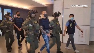 傳鯨魚出國前聘2律師！落網辯不認識幫眾