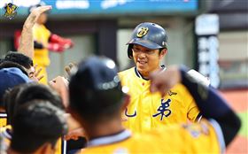 ▲周思齊本季首轟。（圖／中信兄弟球團提供）