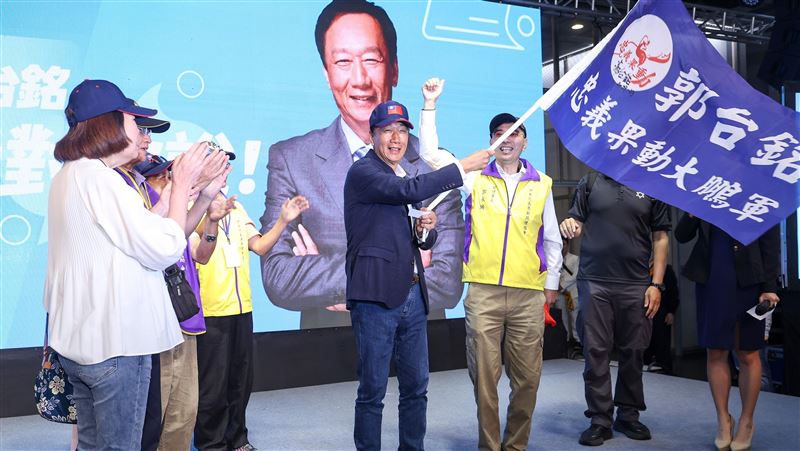 律師酸郭台銘：可考慮推每戶送一輛特斯拉