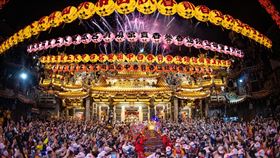 大甲媽起駕！顏清標扶轎不適　被緊急扶出（圖／翻攝畫面）