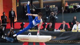 「鞍馬王子」李智凱體操世界盃開羅站摘金體操好手李智凱（前）29日在體操世界盃開羅站鞍馬決賽摘金，再度擦亮「鞍馬王子」的招牌。（中華民國體操協會提供）中央社記者黎建忠傳真  112年4月30日