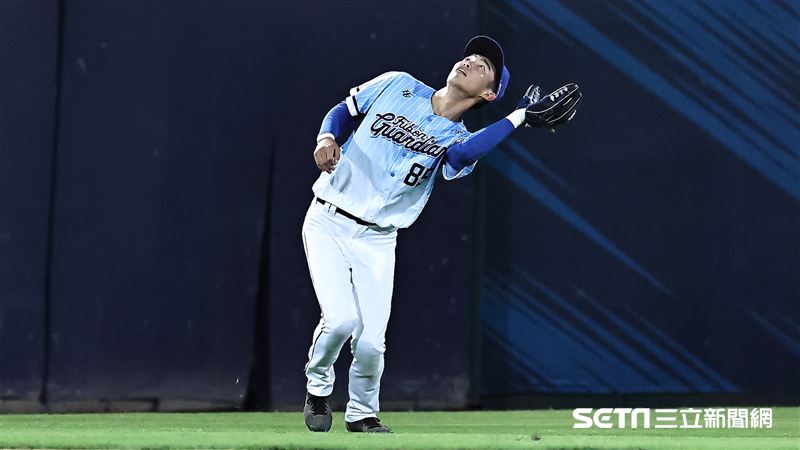 春訓被點練外野　劉俊豪拒絕當蜘蛛人爬牆