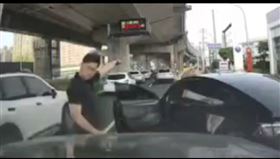 行車糾紛,大中路,左營區,高雄市,特斯拉,硬切