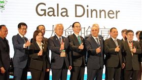 侯友宜、羅致政受邀至世界獸醫師大會晚宴致詞（圖／翻攝自羅致政臉書）