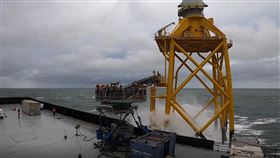 海上風電大不易，台電人化身「海軍」乘風破浪。（圖／台電提供）