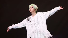 王源（翻攝王源工作室微博）