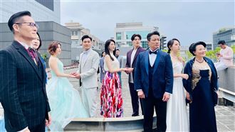 一家團圓殺青倒數　陳冠霖公開大陣仗合照