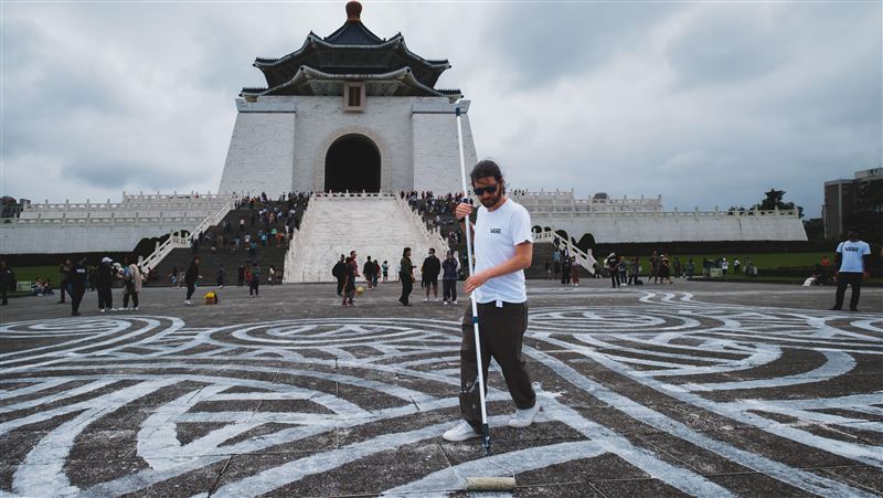 藝術家中正紀念堂現地創作　保鮮度五小時