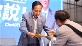 郭台銘表示，「民進黨，能不能有一天正視百姓的痛苦，不要只想著怎麼打贏選戰」。（圖／翻攝自郭台銘臉書）