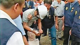 為錢連親生兒子都下毒手　他躲過5死刑仍槍決原因曝光（圖／鏡週刊提供）