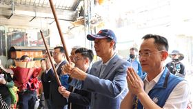 范世平提到，積極爭取國民黨提名的鴻海創辦人郭台銘說對岸也愛和平，不愛打仗，那中國軍機軍艦繞台是幹嘛？國際間誰相信？（圖／翻攝自郭台銘臉書）