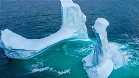 紐芬蘭冰山「超像男人GG」！逼真程度笑翻全球：凍僵了（圖／CBC News臉書）