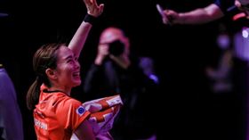 日本桌球正妹石川佳純稍早宣布將告別桌壇引退。（圖／翻攝自石川佳純微博）