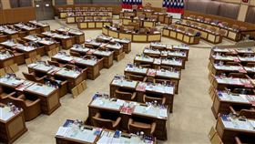 放水侯友宜？新北總質詢「國民黨議員沒人到場」　議會放空城畫面曝光，圖翻攝自卓冠廷臉書