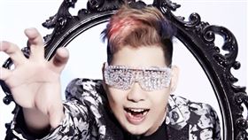 羅百吉透漏自己剪髮時與美髮師吵架，剪一半對方怒到不剪。（圖／翻攝自羅百吉臉書）