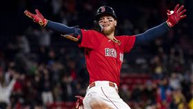 ▲紅襪韋杜戈（Alex Verdugo）擊出再見轟，是他本季第3次成為球隊的再見英雄。（圖／翻攝自紅襪推特）