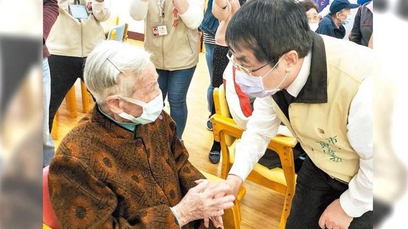 台南老人健保補助7月開辦　減輕子女負擔