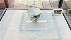 中共一大紀念館內竟保存了一只習進平「端詳過的茶杯」。（圖／翻攝自王丹臉書）
