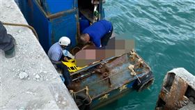 台北港,怪手,翻覆,落海,港警