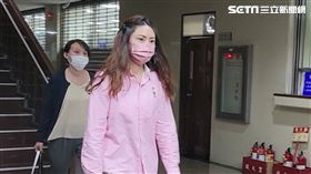 ▲被控盜竊極光公司資料、盜賣公司商品，讓月薪4萬的自己身家暴增2億，女員工蕭瑋靜出庭。（圖／記者楊佩琪攝）